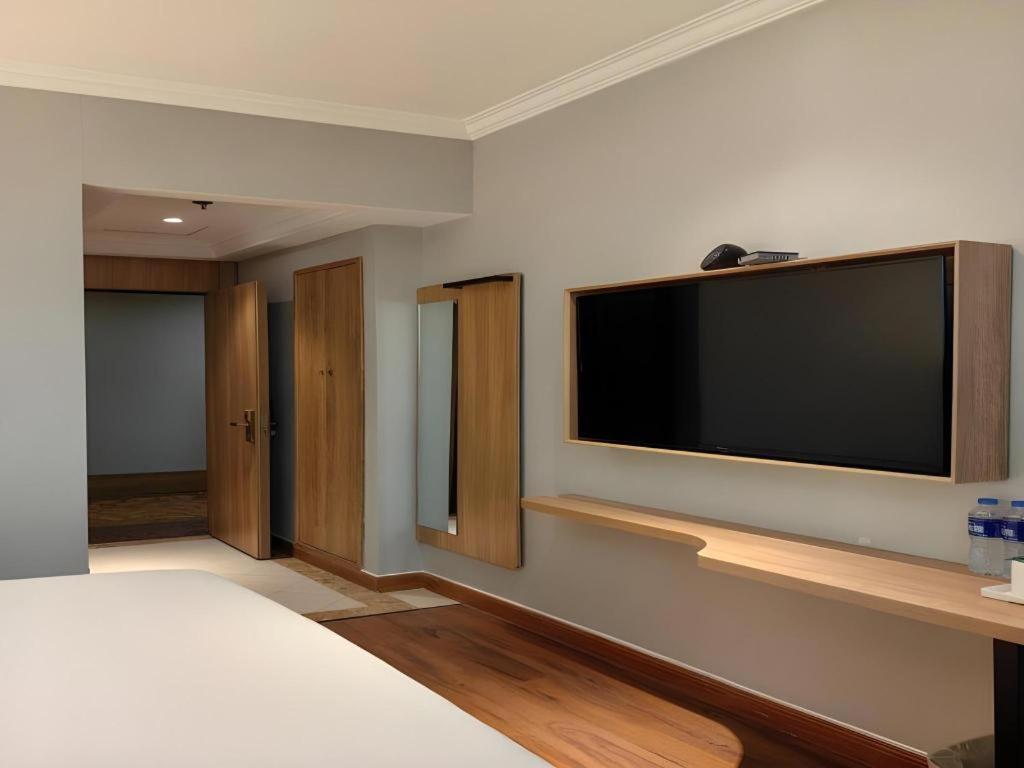 Greentree Inn Shanghai Hongqiao Hub Convention Center Jinghua Road Shell Hotel Exterior photo